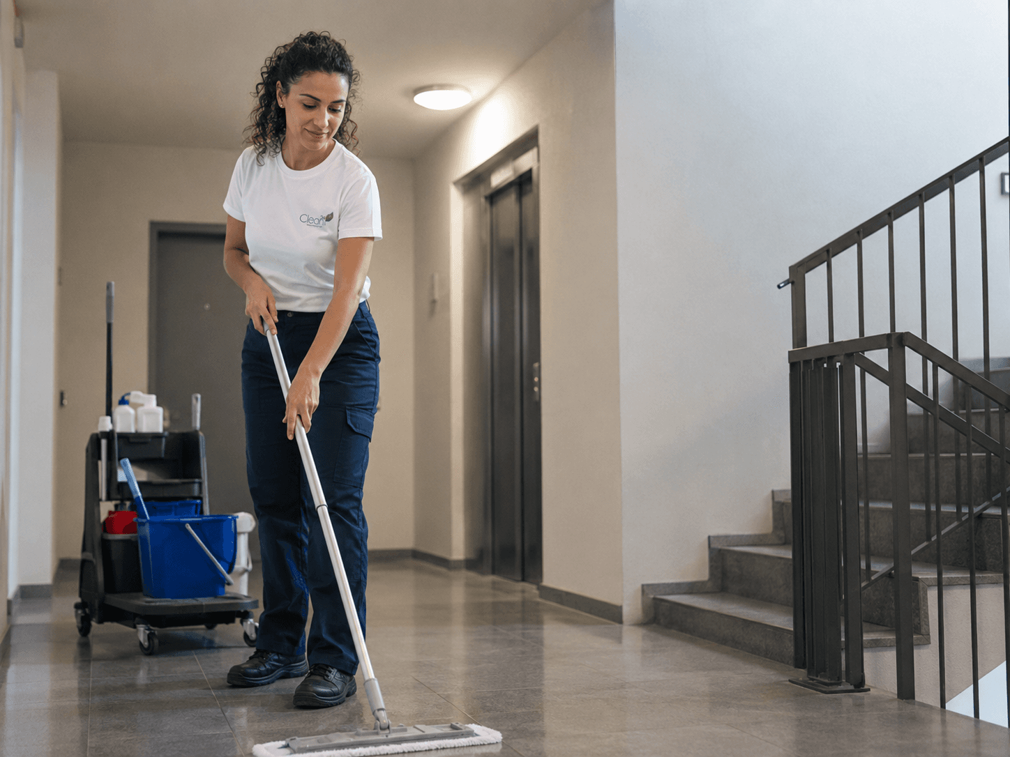 Gepflegter Eingangs- und Treppenhausbereich als Teil regelmässiger Objektpflege.